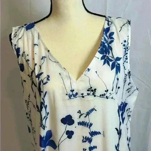 NWOT - Duefe Blue & White Flowered Sheath Dress (2X) - Picture 2 of 5